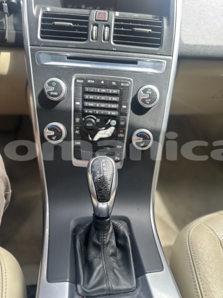 Big with watermark volvo xc60 masqat muscat 8009