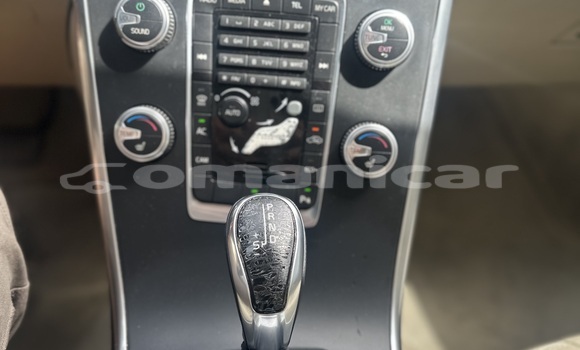 Buy Used Volvo XC60 Silver Car in Muscat in Masqat