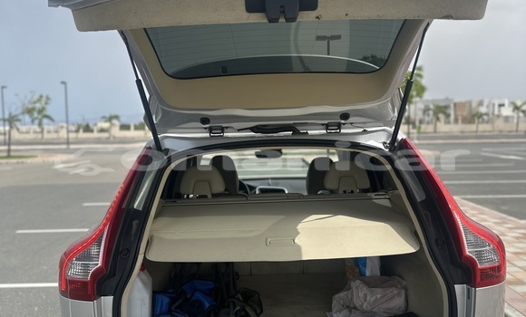 Buy Used Volvo XC60 Silver Car in Muscat in Masqat Buy Used Volvo XC60 Silver Car in Muscat in Masqat