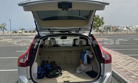 Buy Used Volvo XC60 Silver Car in Muscat in Masqat Buy Used Volvo XC60 Silver Car in Muscat in Masqat