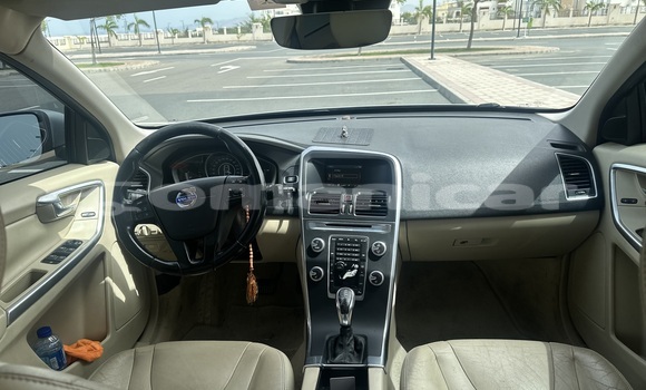 Buy Used Volvo XC60 Silver Car in Muscat in Masqat Buy Used Volvo XC60 Silver Car in Muscat in Masqat