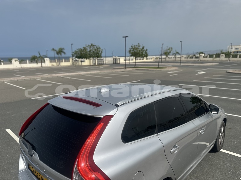 Big with watermark volvo xc60 masqat muscat 8009