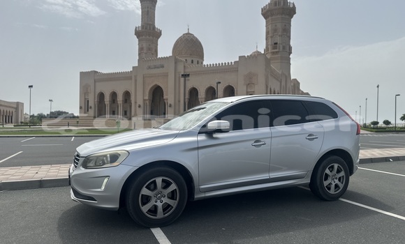 Buy Used Volvo XC60 Silver Car in Muscat in Masqat Buy Used Volvo XC60 Silver Car in Muscat in Masqat