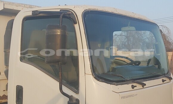 Buy Used Suzuki Carry White Truck in Saham in al-Batinah Buy Used Suzuki Carry White Truck in Saham in al-Batinah