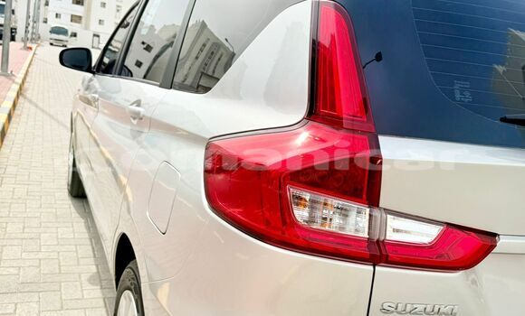 Buy Used Suzuki Ertiga Silver Car in Muscat in Masqat Buy Used Suzuki Ertiga Silver Car in Muscat in Masqat