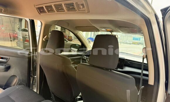 Buy Used Suzuki Ertiga Silver Car in Muscat in Masqat Buy Used Suzuki Ertiga Silver Car in Muscat in Masqat