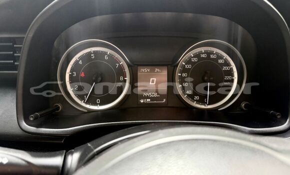 Buy Used Suzuki Ertiga Silver Car in Muscat in Masqat Buy Used Suzuki Ertiga Silver Car in Muscat in Masqat