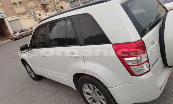 Buy Used Suzuki Grand Vitara White Car in Muscat in Masqat