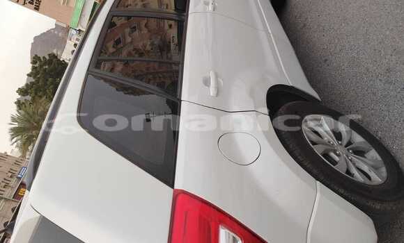 Buy Used Suzuki Grand Vitara White Car in Muscat in Masqat Buy Used Suzuki Grand Vitara White Car in Muscat in Masqat