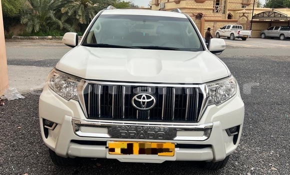Buy Used Toyota Prado White Car in Suhar in al-Batinah