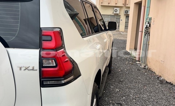Buy Used Toyota Prado White Car in Suhar in al-Batinah Buy Used Toyota Prado White Car in Suhar in al-Batinah
