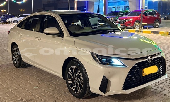 Buy Used Toyota Yaris White Car in Salalah in Dhufar