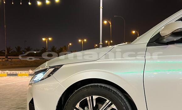 Buy Used Toyota Yaris White Car in Salalah in Dhufar Buy Used Toyota Yaris White Car in Salalah in Dhufar