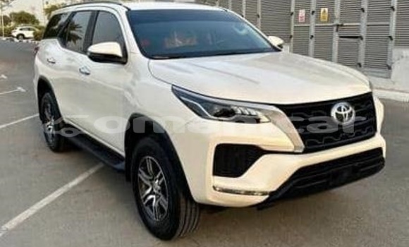 Buy Used Toyota Fortuner White Car in Muscat in Masqat