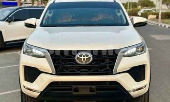 Buy Used Toyota Fortuner White Car in Muscat in Masqat Buy Used Toyota Fortuner White Car in Muscat in Masqat