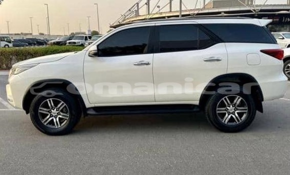 Buy Used Toyota Fortuner White Car in Muscat in Masqat Buy Used Toyota Fortuner White Car in Muscat in Masqat