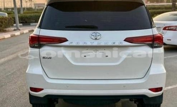 Buy Used Toyota Fortuner White Car in Muscat in Masqat Buy Used Toyota Fortuner White Car in Muscat in Masqat