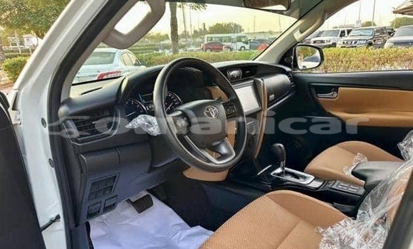 Buy Used Toyota Fortuner White Car in Muscat in Masqat Buy Used Toyota Fortuner White Car in Muscat in Masqat