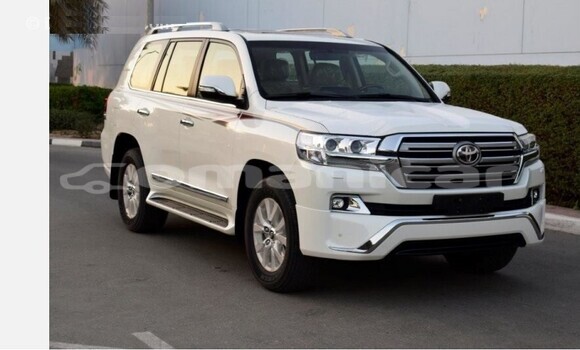 Buy Used Toyota Land Cruiser White Car in Muscat in Masqat