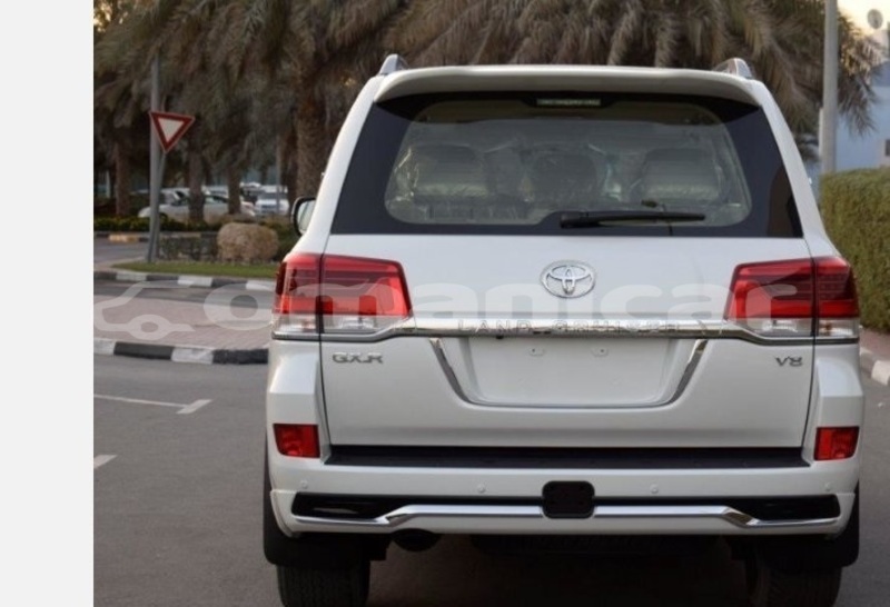 Big with watermark toyota land cruiser masqat muscat 8035