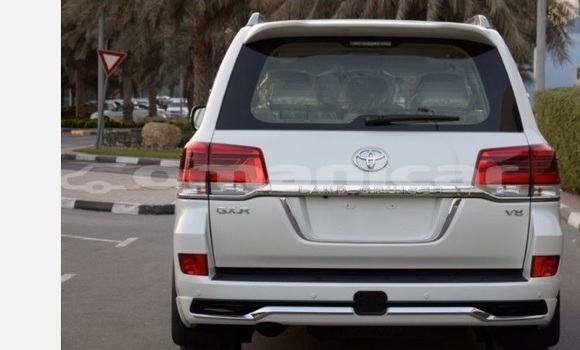 Buy Used Toyota Land Cruiser White Car in Muscat in Masqat Buy Used Toyota Land Cruiser White Car in Muscat in Masqat