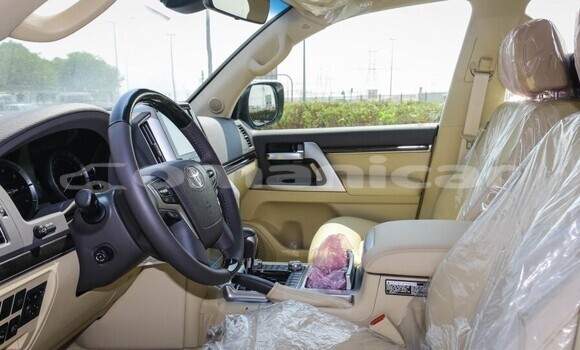 Buy Used Toyota Land Cruiser White Car in Muscat in Masqat Buy Used Toyota Land Cruiser White Car in Muscat in Masqat