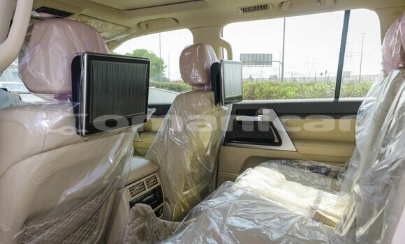 Buy Used Toyota Land Cruiser White Car in Muscat in Masqat Buy Used Toyota Land Cruiser White Car in Muscat in Masqat