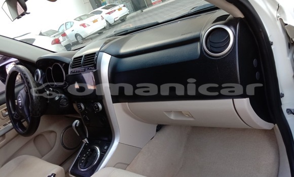 Buy Used Suzuki Grand Vitara White Car in Muscat in Masqat Buy Used Suzuki Grand Vitara White Car in Muscat in Masqat
