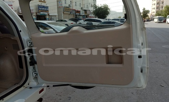 Buy Used Suzuki Grand Vitara White Car in Muscat in Masqat Buy Used Suzuki Grand Vitara White Car in Muscat in Masqat