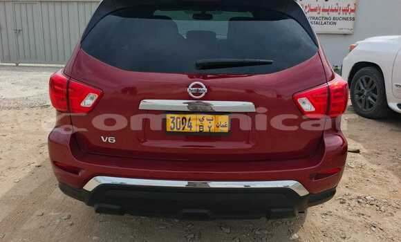 Buy Used Nissan Pathfinder Red Car in Muscat in Masqat