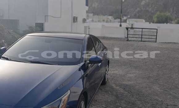 Buy Used Nissan Altima Blue Car in Wadi Al Kabir in Masqat Buy Used Nissan Altima Blue Car in Wadi Al Kabir in Masqat