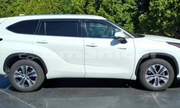 Buy Used Toyota Highlander White Car in Muscat in Masqat Buy Used Toyota Highlander White Car in Muscat in Masqat