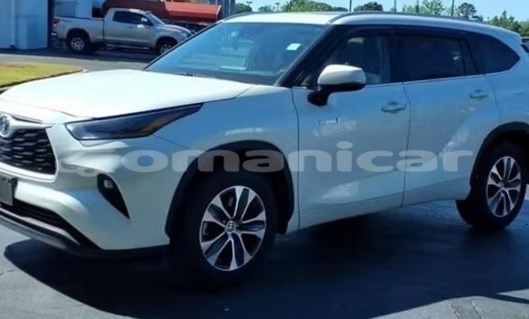 Buy Used Toyota Highlander White Car in Muscat in Masqat Buy Used Toyota Highlander White Car in Muscat in Masqat