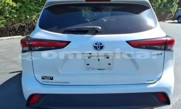 Buy Used Toyota Highlander White Car in Muscat in Masqat Buy Used Toyota Highlander White Car in Muscat in Masqat