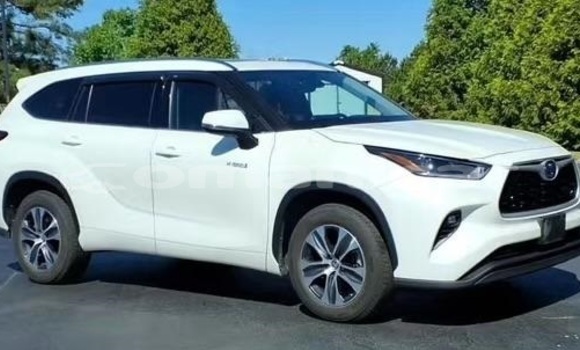 Buy Used Toyota Highlander White Car in Muscat in Masqat Buy Used Toyota Highlander White Car in Muscat in Masqat
