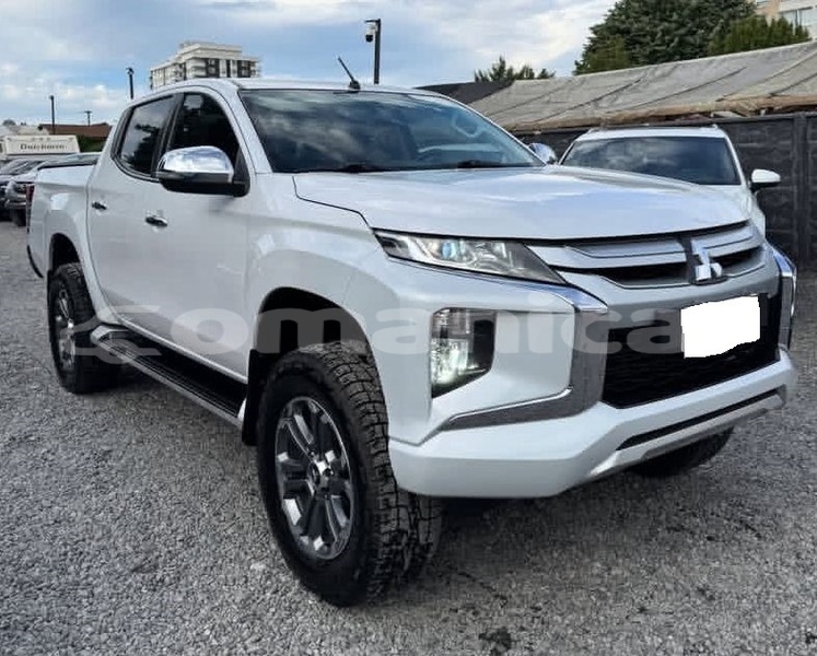 Big with watermark mitsubishi l200 masqat muscat 8059