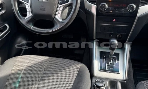 Buy Used Mitsubishi L200 White Car in Muscat in Masqat Buy Used Mitsubishi L200 White Car in Muscat in Masqat