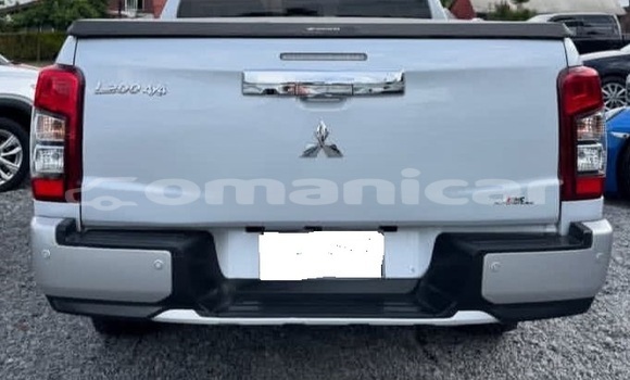 Buy Used Mitsubishi L200 White Car in Muscat in Masqat Buy Used Mitsubishi L200 White Car in Muscat in Masqat