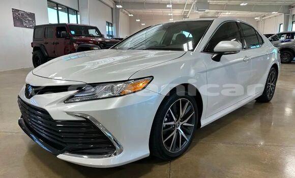 Buy Used Toyota Camry White Car in Salalah in Dhufar