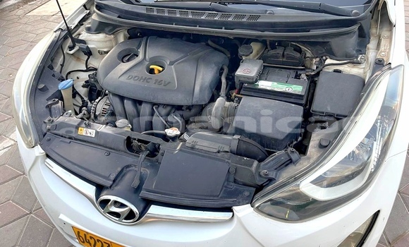 Buy Used Hyundai Elantra White Car in Azaiba in Masqat Buy Used Hyundai Elantra White Car in Azaiba in Masqat