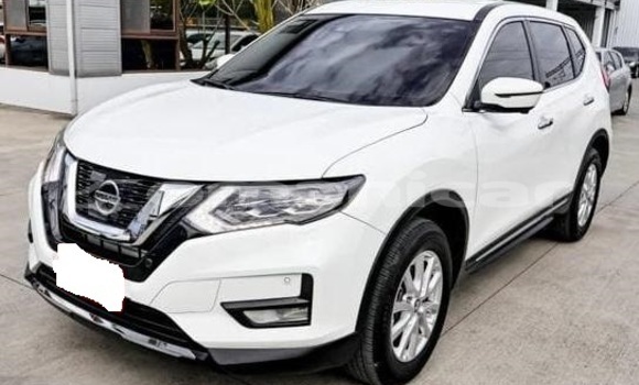 Buy Used Nissan X–Trail White Car in Muscat in Masqat
