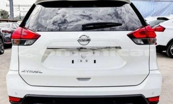 Buy Used Nissan X–Trail White Car in Muscat in Masqat Buy Used Nissan X–Trail White Car in Muscat in Masqat