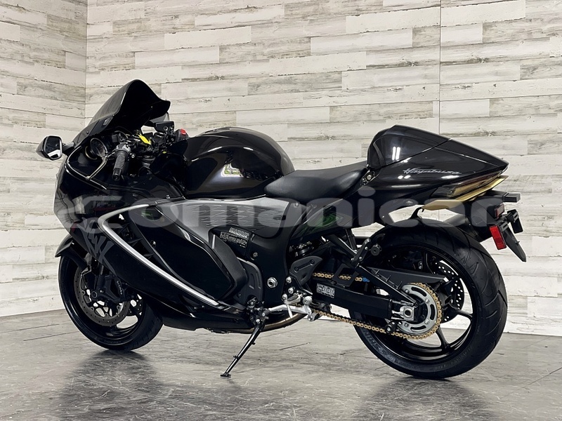 Big with watermark suzuki hayabusa masqat muscat 8068
