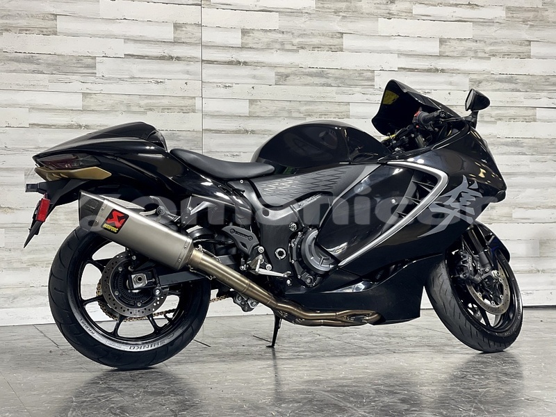 Big with watermark suzuki hayabusa masqat muscat 8068