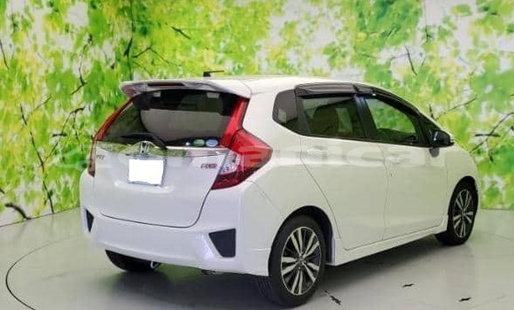 Buy Used Honda FIT White Car in Muscat in Masqat Buy Used Honda FIT White Car in Muscat in Masqat