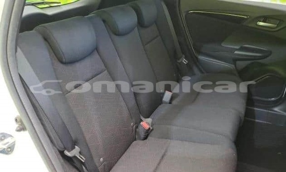 Buy Used Honda FIT White Car in Muscat in Masqat Buy Used Honda FIT White Car in Muscat in Masqat