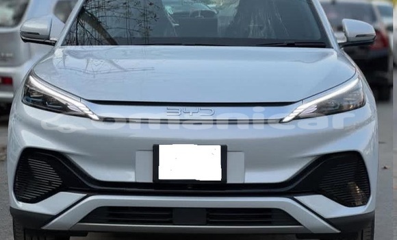 Buy Used BYD F3 White Car in Muscat in Masqat