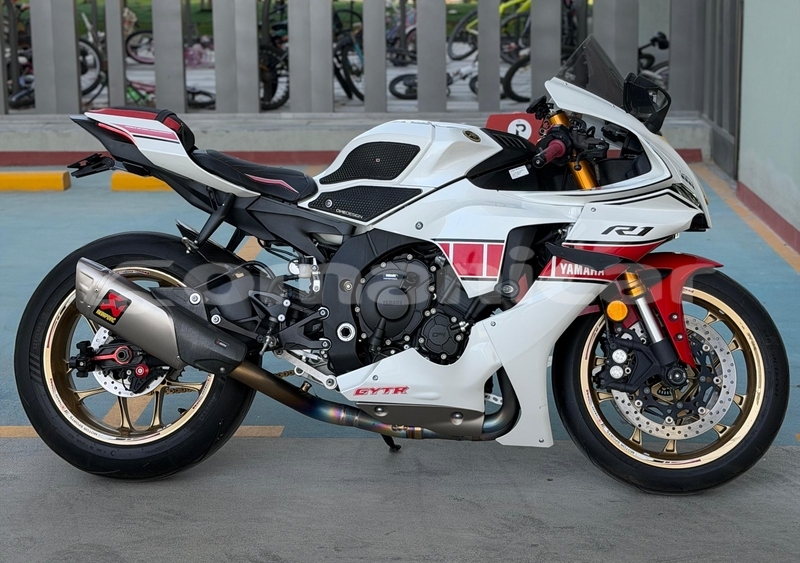 Big with watermark yamaha r1 masqat muscat 8078