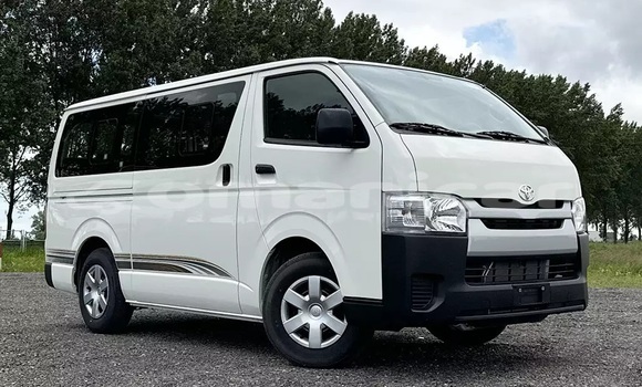 Buy Used Toyota Hiace White Car in al–Masna'ah in al-Batinah
