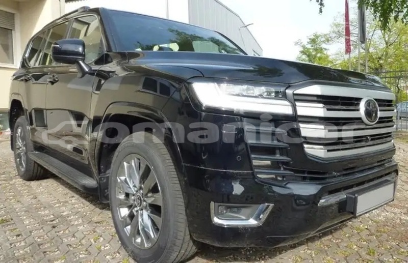 Big with watermark toyota land cruiser masqat qurayyat 8081